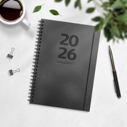 A5 International ugekalender tvrf. sort genbrugskarton 2026