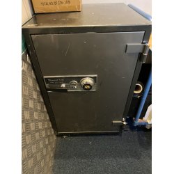 Diamond Safe. Pengeskab med n�gle og kode
