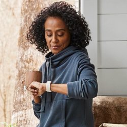 Fitbit Charge 5, Lunar White/Soft Gold